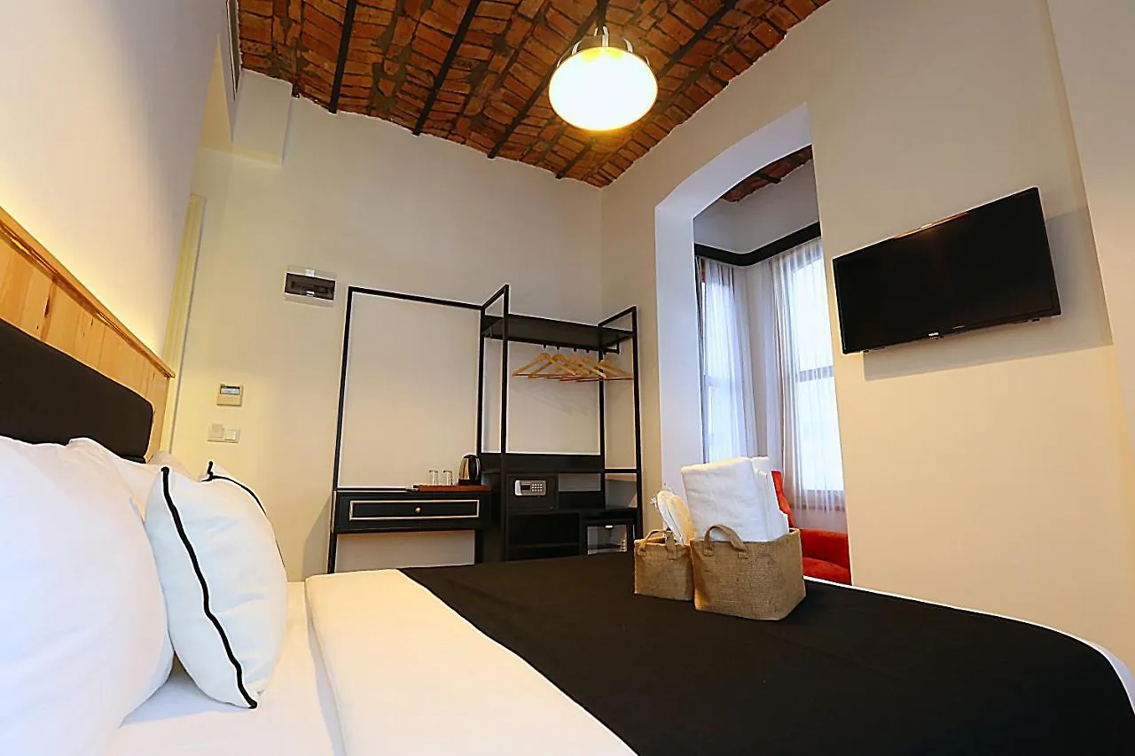 ***  Istanbul Taksim Istiklal Street Kamil Hotel - Historical Turkey