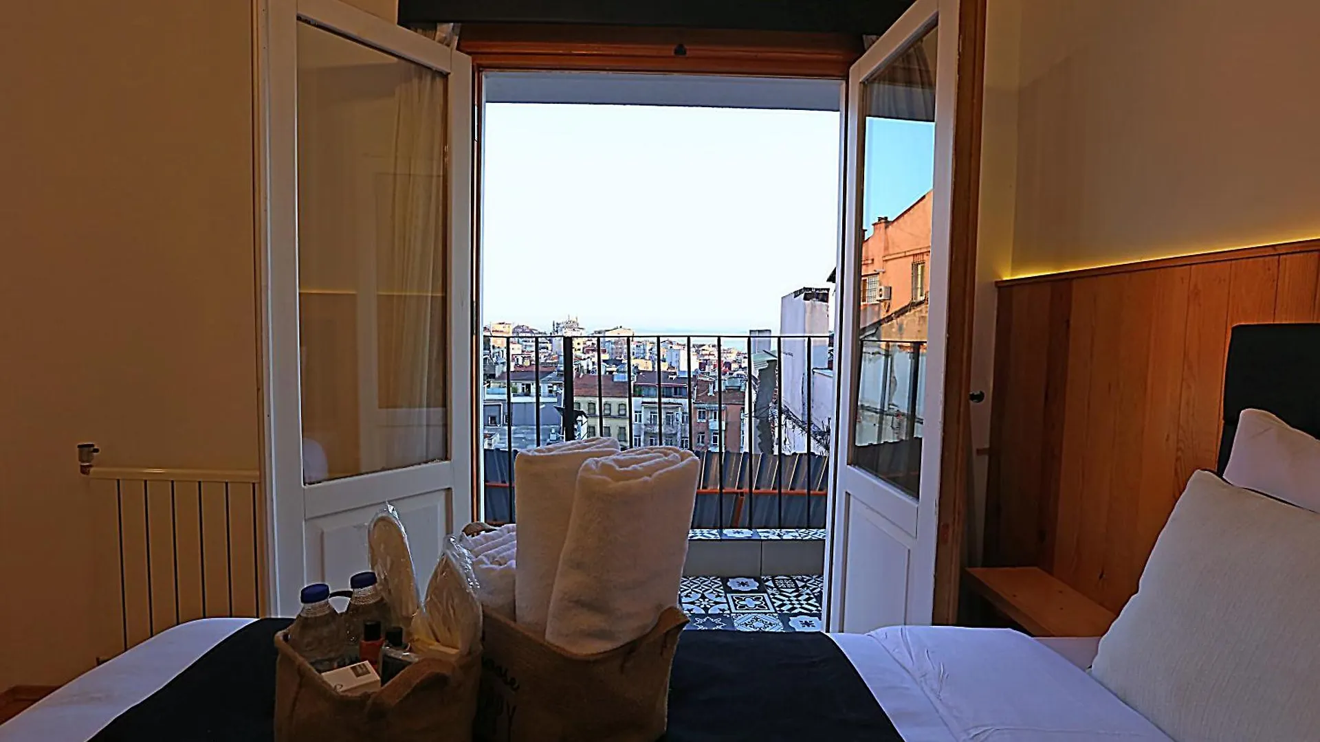 Istanbul Taksim Istiklal Street Kamil Hotel - Historical
