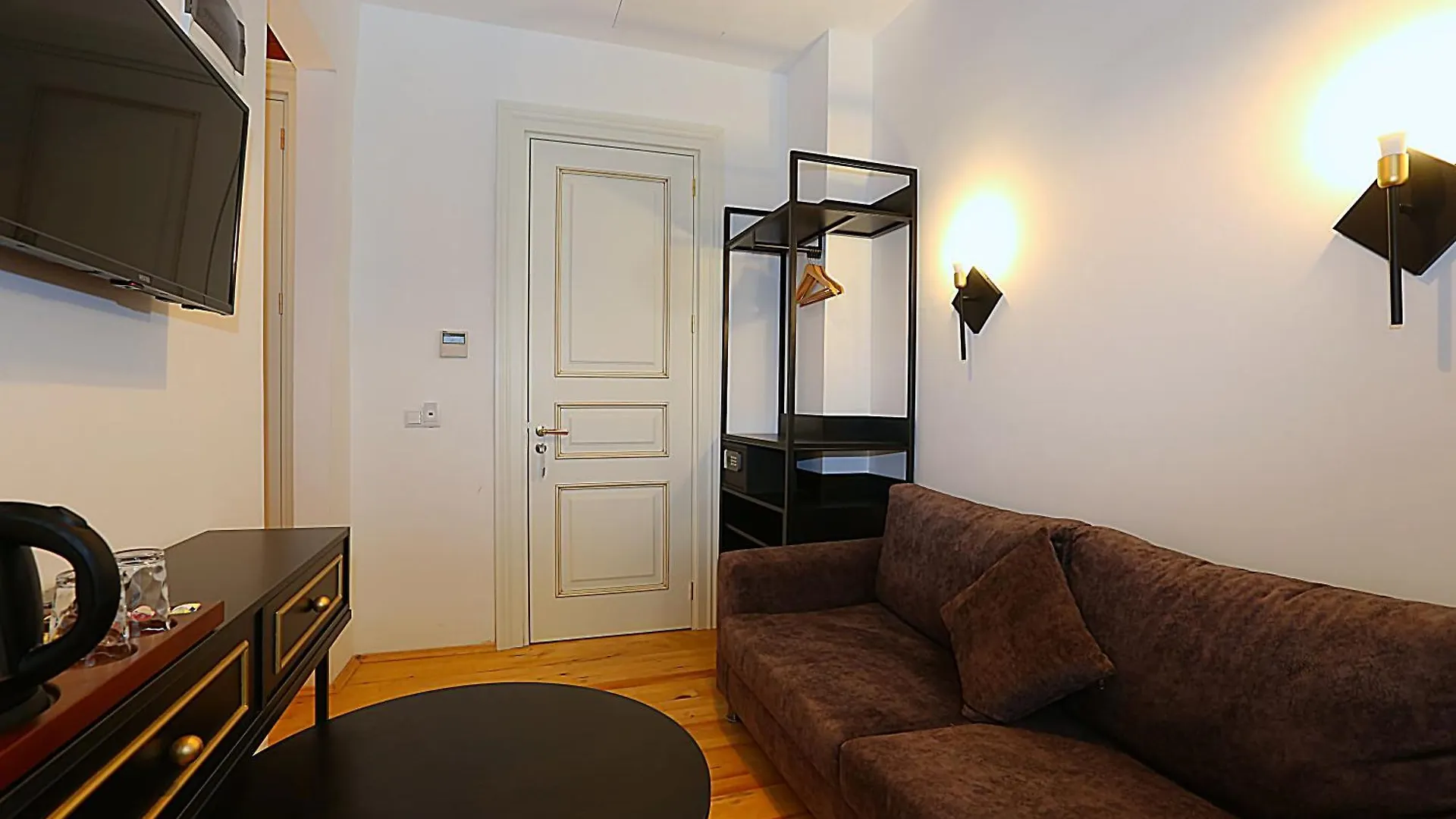 Istanbul Taksim Istiklal Street Kamil Hotel - Historical 3*,