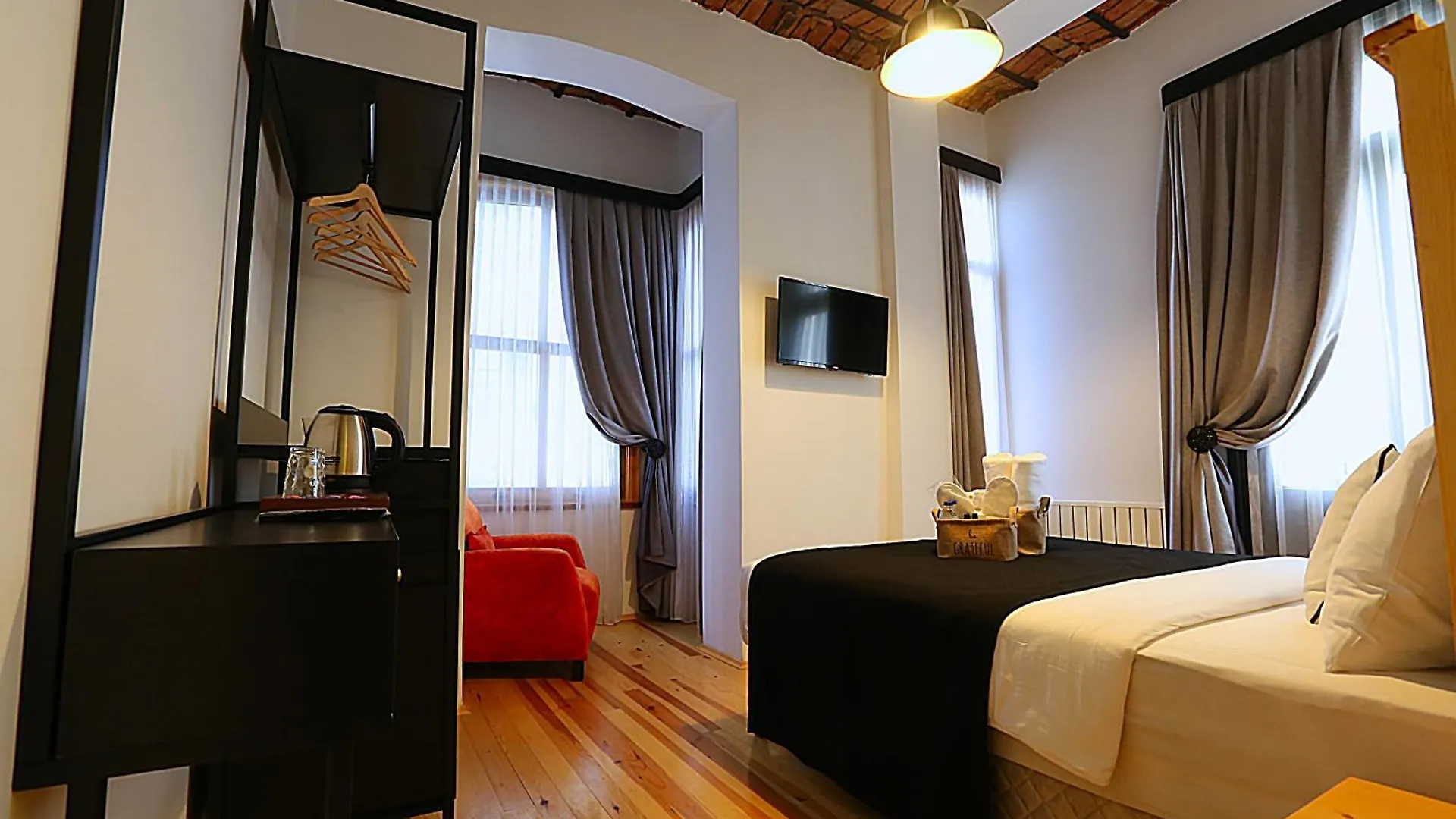 Istanbul Taksim Istiklal Street Kamil Hotel - Historical
