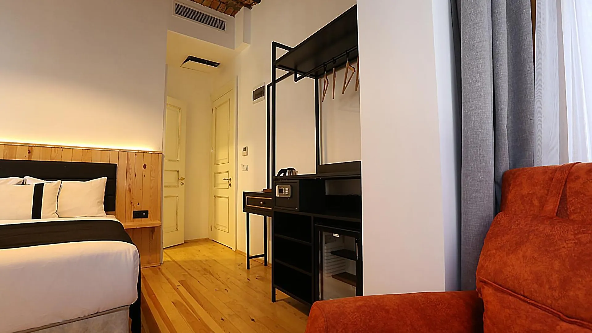 Istanbul Taksim Istiklal Street Kamil Hotel - Historical 3*,