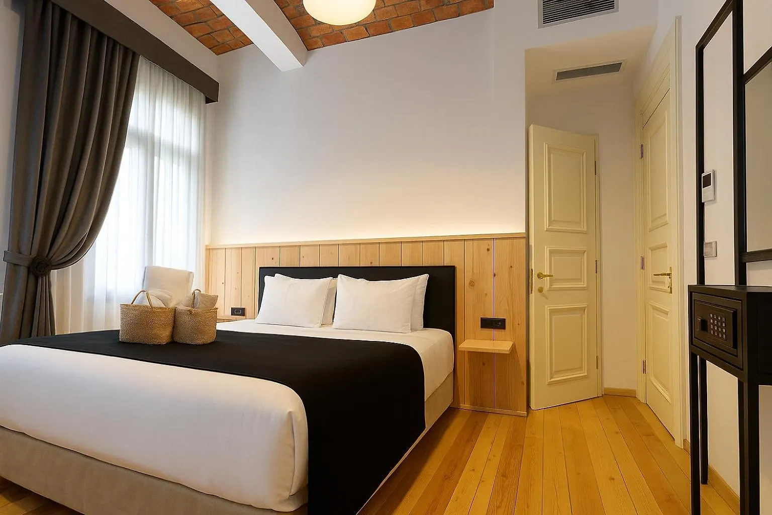Istanbul Taksim Istiklal Street Kamil Hotel - Historical