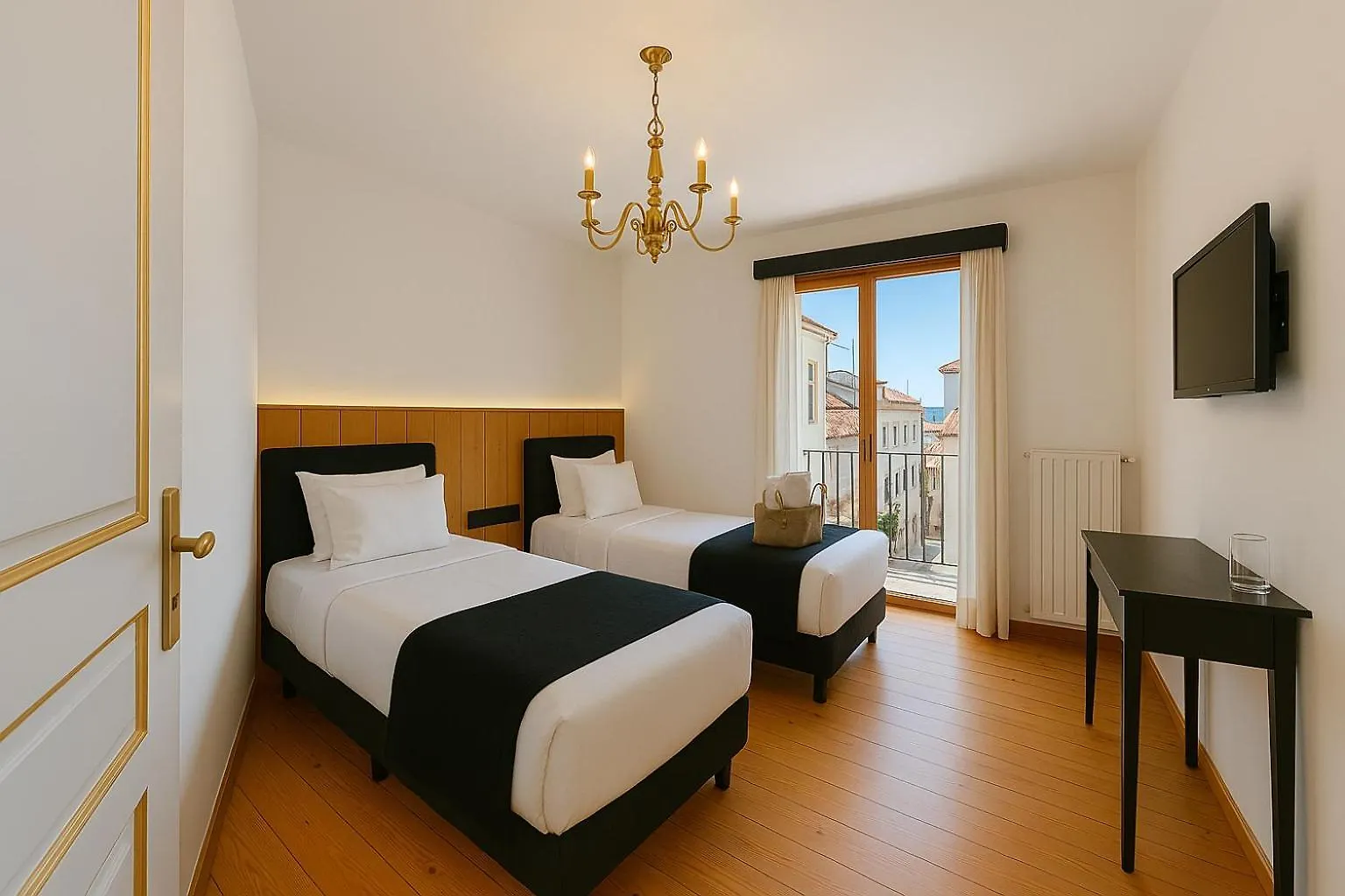 Istanbul Taksim Istiklal Street Kamil Hotel - Historical Turkey